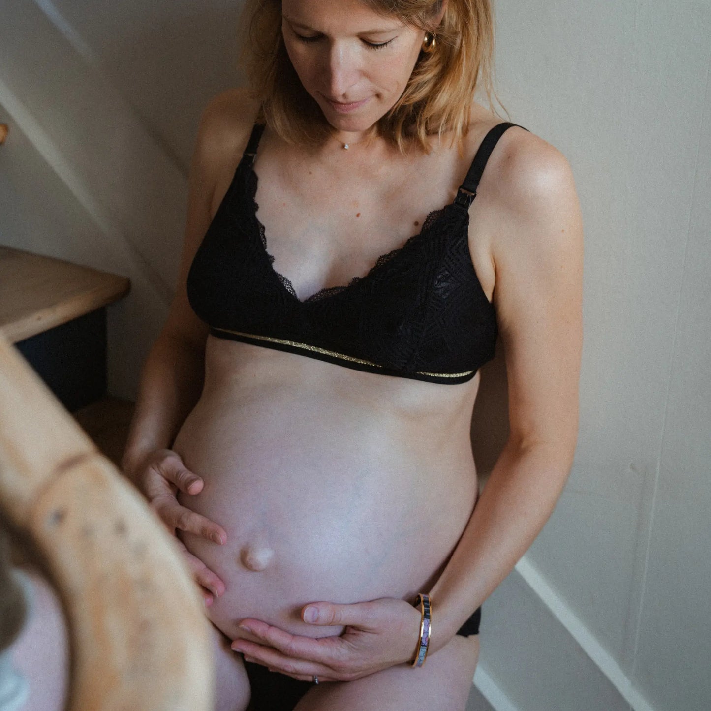 Lace breastfeeding bra - black